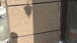 男子发现新楼盘墙体，竟然出现一条巨大裂缝，应该是沉降导致的