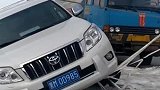 完犊子了！这下丰田霸道也霸道不起来了