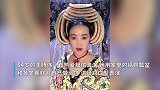 女子将各种食材做成头饰戴在头上扮妃子，网友一看忍不住笑了