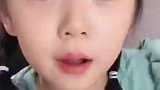 本以为小女孩不好好吃饭，一张嘴原来是门牙掉了啊