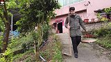 德哥去竹林挖笋，一笋三吃泡烧炒，一盘笋子烧牛肉全家大口吃得香