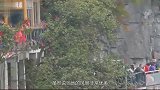 玻璃桥景区变成“偷窥桥”，许多现象频频出现，员工没办法！