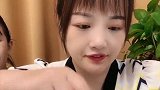 宝妈吃鲍鱼，一口一个真过瘾，是我向往的生活！