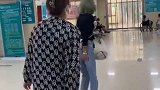 闺蜜刚刚做完手术，妹妹就这样报复，太不当人了！
