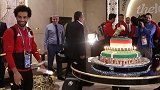 萨拉赫收100公斤定制蛋糕 埃及全队齐唱生日快乐歌