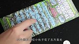 男子一口气买了50,000美元的刮刮乐，看看能赚多少