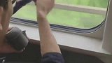 旅途的火车上也可以从容的喝茶，中国高铁就是牛，太稳了！