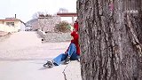 一个人在外一定不要过量饮酒，以免给坏人可乘之机！