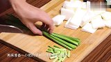 冬瓜肉丸汤，汤汁奶白，肉丸弹性十足！
