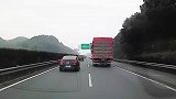 高速超大货车，务必注意货车这个动作