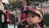 三岁小萌娃在幼儿园踢正步，老师都惊呆了，路人连说太厉害了