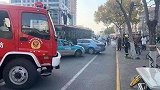 天津一公交车失控 冲向逆向车道连撞多车 3人轻伤送医