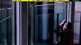 每个病房外都站有一个不想接受现实的人