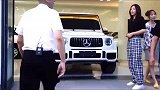 美女走了又回来了，说明什么，自己猜去吧