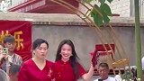 新人结婚喜婆婆和喜岳母一起上台