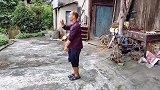 父亲七十多了，由于干农活劳苦成疾身体欠佳，但武术精神尚在！