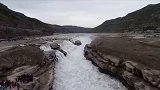 壶口瀑布积冰融化，水流不断加大