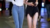 还是喜欢姑娘穿牛仔裤的样子，你说呢