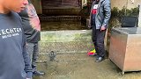 卧龙凤雏去卖鱼，档口挨骂躲车下，集市卖鱼吃槟榔