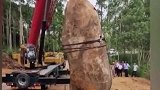 农村老师傅第一次吊这么大的石头，也是吓破胆了