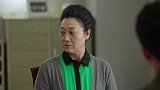 为了减轻家里的负担，大妈决定不去医院在家里养病