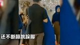 前男友受邀参加婚礼，新娘见后激动跺脚哭至昏厥￼