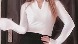 很有优雅气质的包臀裙美女小姐姐,看起来身材很不错