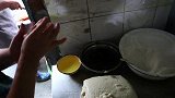 河南网红大爷卖枣糕，一干就是一辈子，传承4代人无人接手老手艺