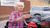 路人帮老奶奶上车，这下摊上大事了，路人害怕了