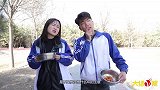 阿宝打饭在碗底藏鸡腿，竟是为了逃单，谁知却被香味出卖了