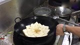 客人点了份红烧豆腐，不到4分钟就上菜，果然是大厨