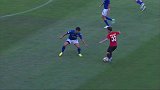 技术碾压！古斯塔沃前场遭包夹 4人合抢仍造任意球