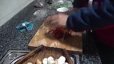 媳妇做家常菜芋儿烧鸡，鲜香软糯好吃又下饭，二流子父子俩抢着吃