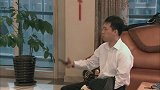 男子假装怒吃香蕉坐立难安 华丽脱困真机智