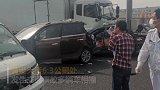 京平高速发生多车交通事故 司机：堵车排队时被大货车追尾