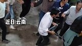 歌唱着舞就跳起来了