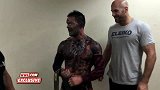 WWE-15年-兽啸远东之日本巡回赛：众多巨星后台祝贺芬巴洛夺得冠军头衔-花絮