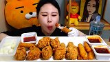 韩国弗朗西斯卡吃一桌子的炸鸡腿，配各种小酱！