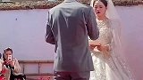 女子不舍女儿远嫁，在婚礼现场哭成泪人