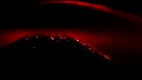 宛如末日！危地马拉一火山喷发浓烟冲天 天空被熔岩映红
