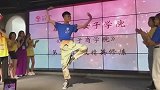 看男生跳舞也是一种享受，跳起来可以比女人还女人