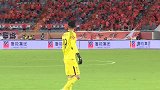 内部矛盾！小马哥传球失误遭杨程怒斥 二人从场内骂到场外