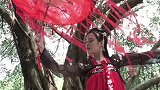 小姐姐撑起伞，接下来的一瞬间，我彻底沦陷了