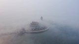 航拍蓬莱阁“平流雾”奇观 云海翻腾似误入仙宫