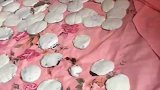 豆沙包发面中，孩子不知道上去滚了一圈
