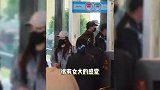 陈梦和黄晓明华表奖同框，身形出众不输明星，跟在表哥身后不抢风头