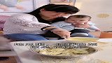 孩子可以吃辅食了，爸爸真操心