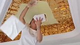 惊奇发现！屋顶金灿灿竟是金箔！