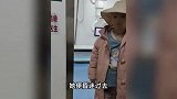 女孩遭前男友泼汽油烧伤致残，因回复朋友的一句话遭网暴：活该！