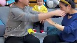 果然女儿都是爸爸的贴心小棉袄啊
